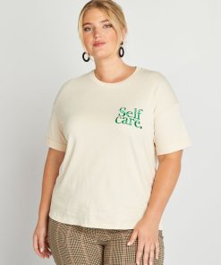T-shirt à col rond avec message brodé - Ecru