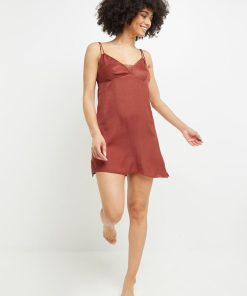 Caramel nuisette satin - Rouge
