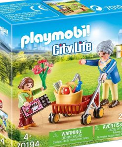 City Life - Petite fille et grand-mère - N/A
