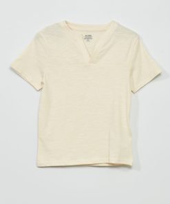 Tee-shirt en maille moulinée large col V - Crème