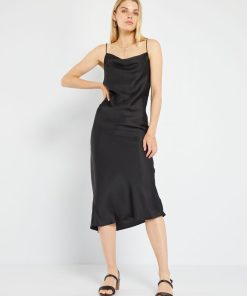 Robe mi-longue satinée - noir