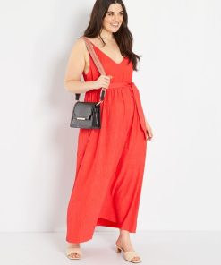 Robe longue en maille crêpée. - rouge